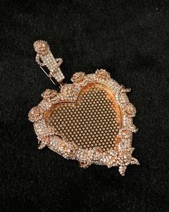 จี้เพชรโมอิสซาไนต์ VVS แบบกำหนดเอง ผ่านการทดสอบ 100%  ชุบทองคำแท้ ดีไซน์ฮิปฮอป ประดับเพชร  รูปดอกกุหลาบ 3 มิติ  ทำจากเงินแท้ S925 - Product Image 1