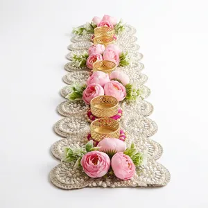 Chemin de table en tapisserie florale dorée avec des roses roses et un design perlé pour la décoration de mariage et de la maison - Product Image 3