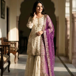 Ensemble Gharara ethnique indien en gros – Haut en soie brodé de sequins lourds et pantalon Palazzo Gharara pour femme - Product Image 1