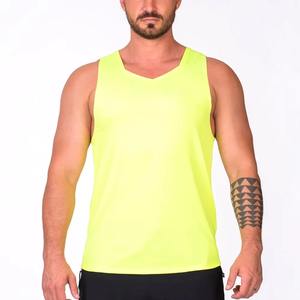 Camiseta sin mangas transpirable de poliéster/algodón para hombre, de color liso, cómoda, con encaje frontal y logotipo personalizado al por mayor - Product Image 4