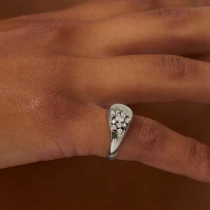 Anillo de Moissanita Plateado en Platino para Mujer, Diseño Hip Hop, Plata de Ley 925, Engaste de Canal, Joyería de Moda Lujosa y Brillante - Product Image 3