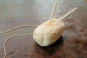 Aguja de Hueso Tradicional para Tejer Cestas y Manualidades - Product Image 4