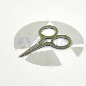 กรรไกรครัวเรือนขนาด 2.5 นิ้ว พร้อมงานปักลายแบบกำหนดเอง หุ้มด้วยสีดำเคลือบเงา ปลายแหลม สำหรับงานเย็บคุณภาพสูง - Product Image 4