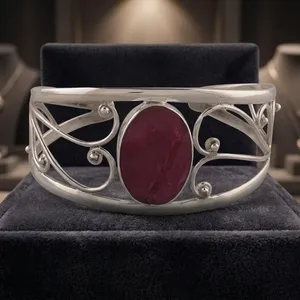 Bracelet manchette en argent sterling 925 avec quartz rubis, pierre précieuse rouge naturelle, jonc ouvert fait main, bijou élégant et distinctif pour femme - Product Image 4