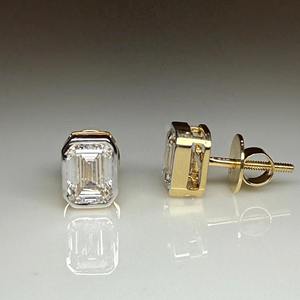 Boucles d'oreilles clous en diamant de laboratoire taille émeraude 2.00ctw, serties clos en or 14K, solitaires minimalistes, cadeau idéal pour mariages, anniversaires et soirées - Product Image 6