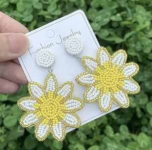 Pendientes de botón clásicos unisex personalizados con cuentas de vidrio hechas a mano, de color amarillo verde Mago, de nueva colección, a la moda, con cuentas de semillas, para profesores - Product Image 6