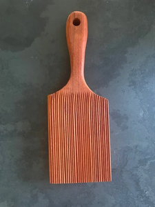 Planche à gnocchis en bois avec surface striée pour la préparation de gnocchis, outil à pâtes écologique en bois. - Product Image 6