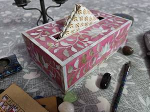Caja de pañuelos hecha a mano con incrustaciones de nácar: Decoración floral rosa para baño, cubierta de caja de pañuelos con incrustaciones de nácar geométricas florales - Product Image 5