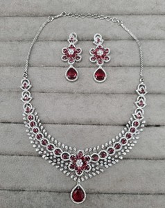 Lucentarts - Exquisito Juego de Collar y Pendientes con Diamantes Americanos, Brillante Colgante Floral de Circonita, Joyería Nupcial, Accesorios para Mujer - Product Image 4