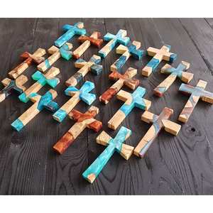 Cruz de Madera Natural y Resina para Oración Devocional Cristiana y Meditación, Producto de Artesanía en Resina - Product Image 1