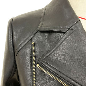 Chaquetas de cuero genuino de diseñador de lujo para mujer, estilo motero, corte ajustado, con herrajes dorados. - Product Image 5