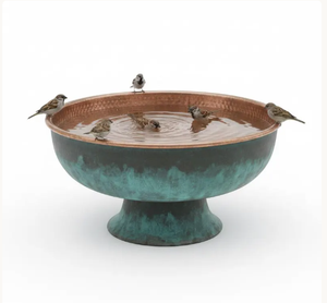 Bassin à oiseaux moderne en métal verdigris fait main, mangeoire décorative pour oiseaux de jardin, bassin d'eau pour patio et cour - Product Image 2