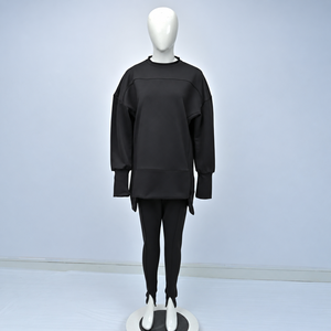 Ensemble deux pièces pour femme de qualité supérieure avec manches, noir uni, col rond, manches courtes, ensemble tendance pour femme de qualité supérieure pour l'extérieur - Product Image 1