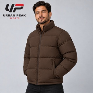 Chaqueta acolchada contemporánea para hombre con acabado de tela brillante, paneles acolchados anchos y estilo audaz para colecciones de moda. - Product Image 5