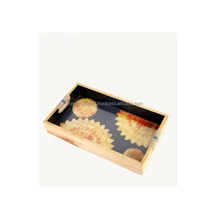 Plateau de service en bois fabriqué à la main avec un design imprimé artistique parfait pour servir des aliments, des boissons et la décoration par ARTISAN CRAFT - Product Image 1