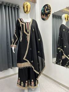 Traje Salwar de Diseño Especial y Hermoso, en Tela de Seda Chinon Pura, con Dupatta, para Novias o Mujeres, Ideal para Fiestas o Eventos - Product Image 2