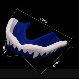 Protège-dents en silicone tendance noir et blanc pour la boxe, équipement de protection léger unisexe pour adultes - Product Image 6