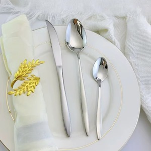 Elegante y fantástico juego de cubiertos que agrega sofisticación a la decoración de la mesa. Adecuado tanto para cenas informales como de lujo. - Product Image 2