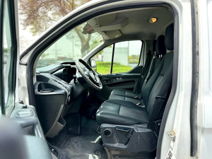 Used 2020 For d Trans it Van GCC Specs 135,000km 199Hp 2door 4Cylinder Left Hand Fuel Type Diesel Manual Transmission - Product Image 5