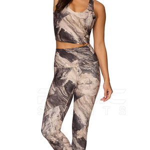 Soutien-gorge de sport pour femme à impression numérique par sublimation, conçu avec un tissu extensible flexible et offrant des performances athlétiques confortables - Product Image 1