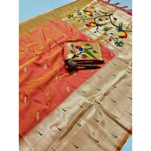 Saree de seda Kanchivram Pethani con diseño de loro Zari y borde Muniya - Product Image 1