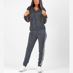 Conjunto Deportivo de Dos Piezas para Mujer, Talla Grande, con Capucha y Pantalones Deportivos, Logotipo Reflectante en la Espalda, Venta al Por Mayor OEM - Product Image 4