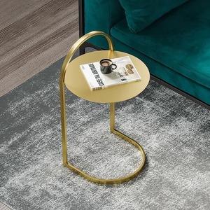 Mesa de Centro Única de Latón con Tapa de Mármol y Estructura Metálica, Diseño Contemporáneo, Mueble de Sala Hecho a Mano, Minimalista, Uttar Pradesh M F - Product Image 3