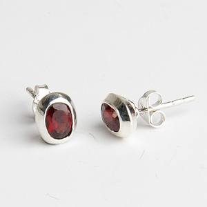 Meilleure vente Boucles d'oreilles élégantes en argent sterling 925 Trendy Handcrafted Designer Oval Brilliant Cut Garnet Gemstone Stylish Parties - Product Image 2