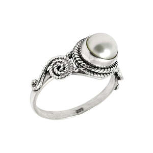 Bague élégante pour femme en argent sterling 925 massif, faite à la main avec perle d'eau douce naturelle, style bohème, cadeau pour les amoureux, idéale pour les mariages - Product Image 1