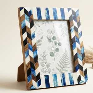 Marco de Fotos de Resina Moderno de Lujo con Incrustaciones de Hueso, Hecho a Mano, Personalizado, con Patrón de Mosaico Único para un Interior Elegante - Product Image 1
