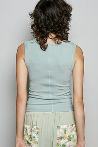 Camiseta sin mangas con cuello redondo y botones de colores POL - Product Image 4