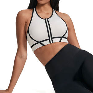 Conjunto Deportivo de 3 Piezas para Mujer, Chaqueta Deportiva Ligera y Elástica con Cierre Frontal y Logotipo, Pantalones Cortos de Cintura Alta - Product Image 1