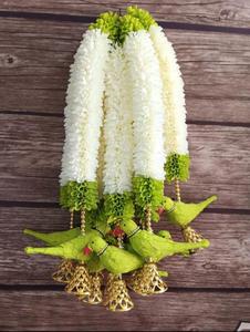 Décoration de mariage indienne moderne, guirlandes artificielles artisanales en tissu avec pendentifs en forme de perroquet et clochettes, pour la décoration festive des temples de mariage - Product Image 3