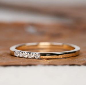 Anillo Minimalista de Moissanita con Corte de Banda, Chapado en Oro sobre Plata de Ley 925, con Engaste de Garras, Apilable, para Compromiso, Boda o Aniversario, para Mujer - Product Image 4