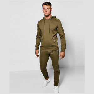 Conjunto Deportivo Informal para Hombre, Color Verde Oliva, con Capucha, Manga Larga, Color Sólido, con Bolsillos Laterales y Cierre con Cordón - Product Image 1