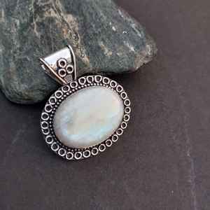 Colgante de piedra lunar natural, plata de ley 925, joyería hecha a mano, regalo para mujer, cumpleaños, diseño único - Product Image 3