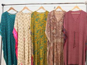 Vestido Kaftán de Seda Estilo Vintage, Largo y Floral, para la Playa - Product Image 3