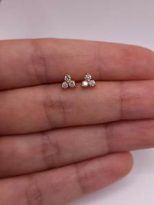 Pendientes de Oro de 14K con Diamantes Cultivados en Laboratorio de 0.24 Ct, Elegantes, con Tres Piedras, Estilo Minimalista, Joyería Fina, Regalo para Mujer, para Fiestas - Product Image 4