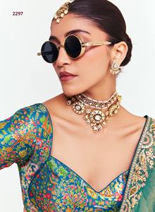 Magnifique sari en soie à motifs traditionnels, dernière collection exclusive, avec chemisier élégant, idéal pour les fêtes et mariages, pour femmes. - Product Image 2