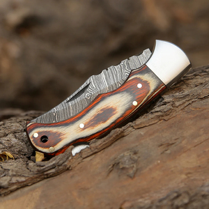 2026 Venta al por mayor OEM Cuchillo de bolsillo plegable de supervivencia de acero de Damasco de grado industrial hecho a mano con mango de madera hermoso y punta de cuchilla afilada - Product Image 5