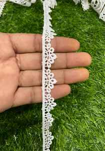 Encaje de algodón importado con acabado impecable y calidad de tela duradera para marcas de moda. - Product Image 4