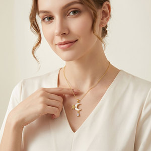 Edelstahl-Charm Geometrische Trendige Halskette Schmetterling-Mond-Anhänger Unisex Klassisches Geschenk mit Zirkon-Hauptstein - Product Image 3