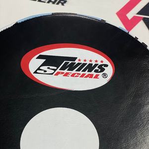 Guantes de Boxeo Curvos de Cuero Vacuno Genuino Personalizados OEM, Equipo de Entrenamiento Profesional de Kickboxing OEM ODM, Guantes de Golpeo - Product Image 5