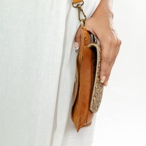 Bolso bandolera de cuero y piel de vaca para teléfono, Bolso pequeño de bolsillo móvil tallado de cuero genuino, bolso de mano occidental para mujer - Product Image 2