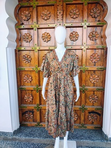 Robe longue décontractée d'été en soie pour femme, style vintage, simple, écologique, respirante, anti-plis, ample, à volants, col en V et manches flottantes - Product Image 2