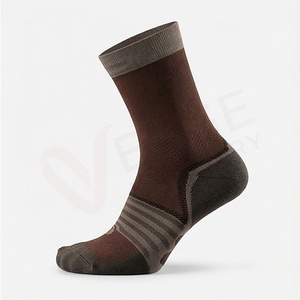 Chaussettes mi-mollet pour hommes, rayées marron, tricotées, respirantes, en coton, polyester et élasthanne, pour usage quotidien en automne, style classique - Product Image 3