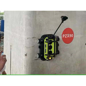Robot autónomo tipo oruga para limpieza de fachadas y mantenimiento de infraestructuras - Product Image 3