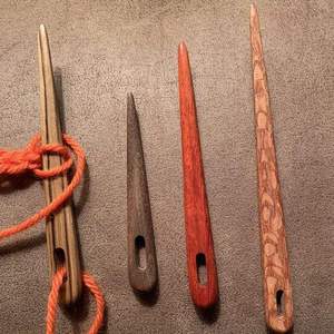 Juego de agujas de tejer de madera premium, agujas de tejer de madera natural hechas a mano con punta única y parte superior tallada para arte de tejido DIY. - Product Image 4