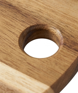 Planche à découper ronde en bois de manguier finition naturelle avec trou de suspension aux coins - Product Image 2