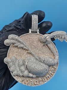 Colgante de Moissanita Personalizado con Letras Iced Out, Colgante de Personaje de Dibujos Animados, Colgante de Plata 925, Colgante Bicolor Bling de Rapero para Hombre - Product Image 5